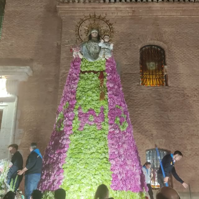 Manto de flores de la ofrenda floral de las fiestas de Torrejón